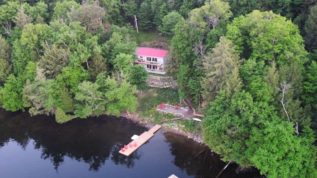 Lake of Bays Cottage | Muskoka Maple Cottage, 4 Bedrooms, 2 baths, beautiful view, located on quiet bay
