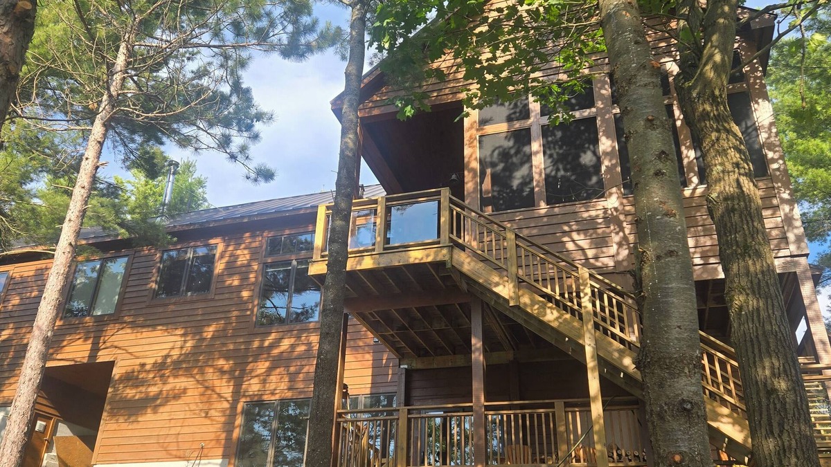 Gravenhurst Cottage | Muskoka Waterfront Cottage on 54 acres, 10 minutes from Gravenhurst