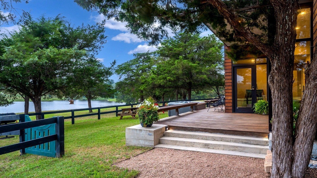 Washington House | Mustang Creek Hideaway | Hot Tub | Fire Pit | Outdoor Shower
