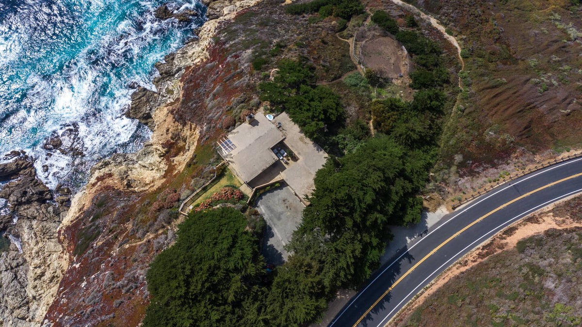 Southeast Carmel Villa | Mv45 Edge of the ocean estate Carmel by the Sea