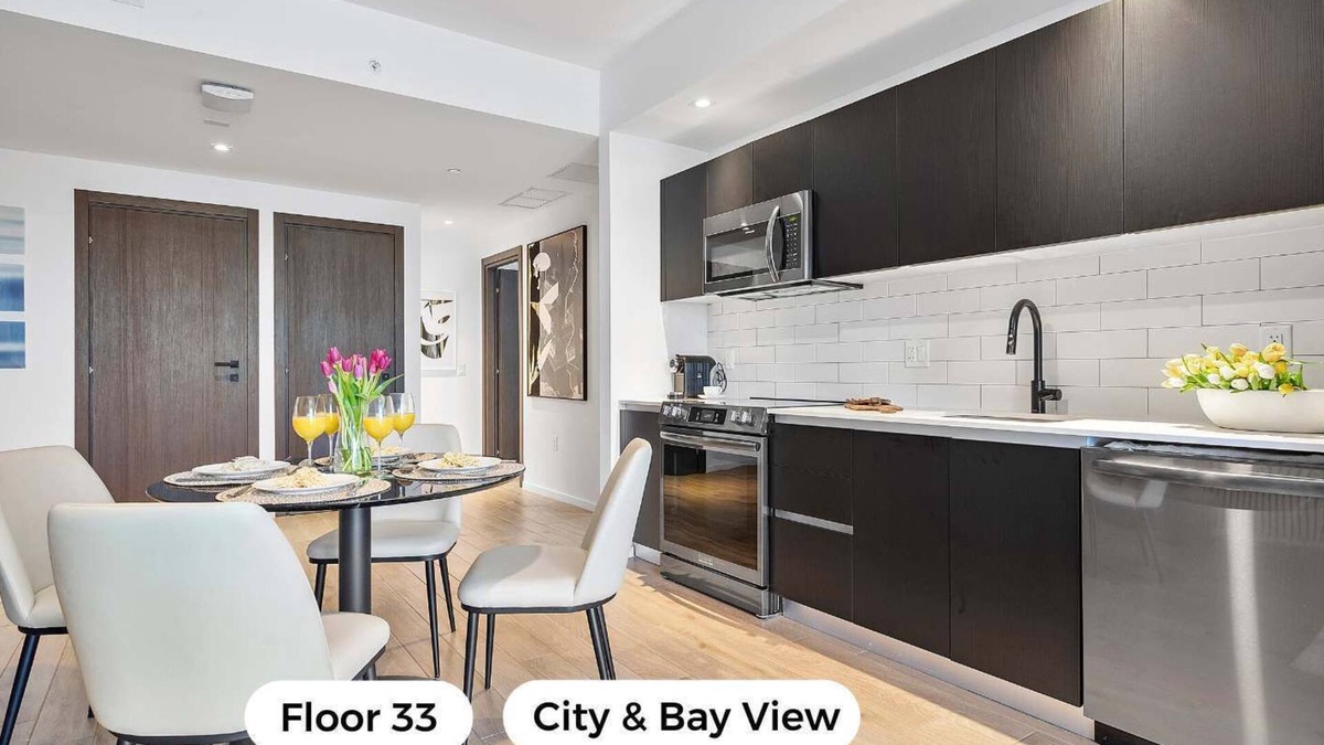 Downtown Miami Apartment | MVR Top-floor 3BR Stay with skyline views