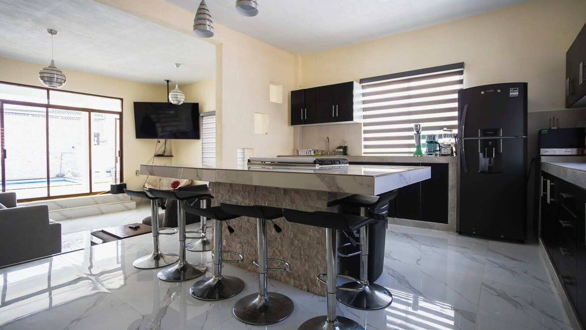 Atlatlahucan House | New Family-Friendly Poolside Escape