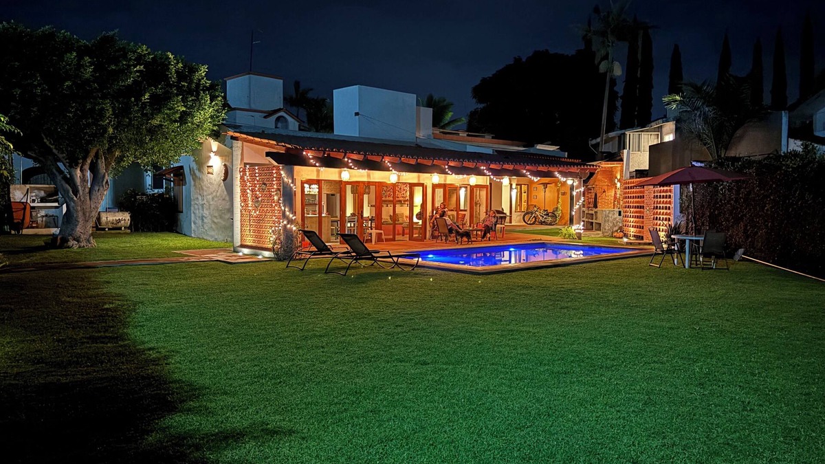 Lomas de Cocoyoc Ski Chalet | Casa en Lomas de Cocoyoc, Alberca, Pet friendly.