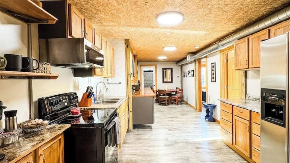 Willmar House | MY FLAT! Industrial 3 Bd with outdoor space!