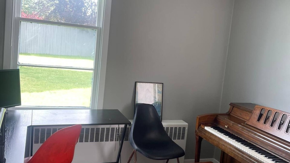 Campbell Park House | My Grandmother's cozy home - FREE Laundry & Wi-fi