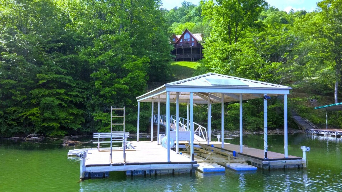 Tazewell Apartment | My Happy Place - Lakefront cabin