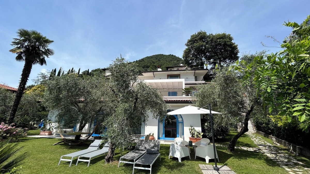 Peschiera Maraglio Apartment | MY HOME IN MOUNT ISLAND-Apartment facing Lake Peschiera Maraglio