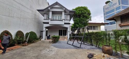 Phra Khanong House | my homestay family