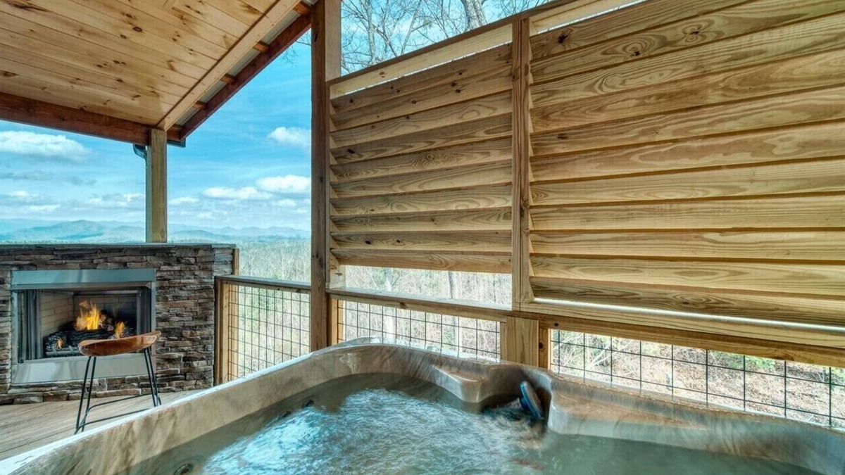 Unaka Cabin | My Mystic Mountain - New Cabin! Hot Tub, 3 fireplaces, Wifi, mins to Hiwassee