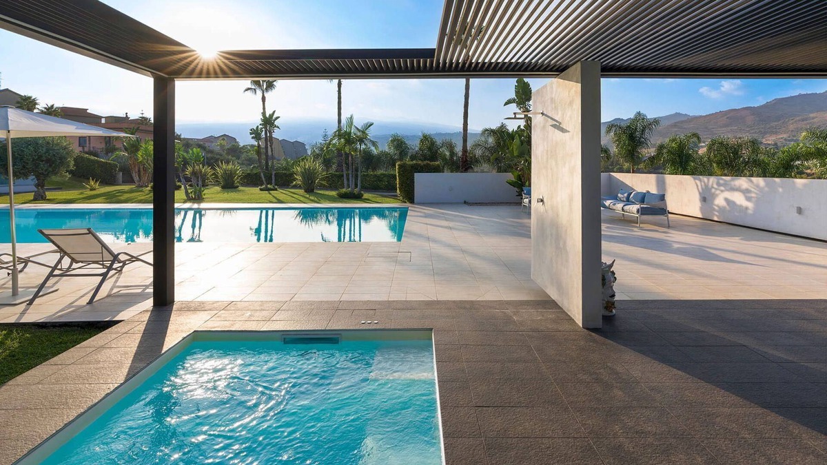 Fiumefreddo di Sicilia Villa | My Rental Homes - Villa Inga with ample garden, private pool,in-room Jacuzzi tub