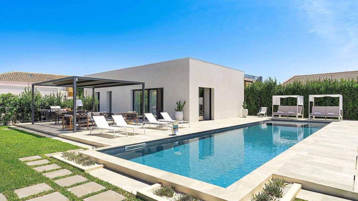 Carrozziere Villa | My Rental Homes - Villa La Isla with salt water private pool with whirlpool