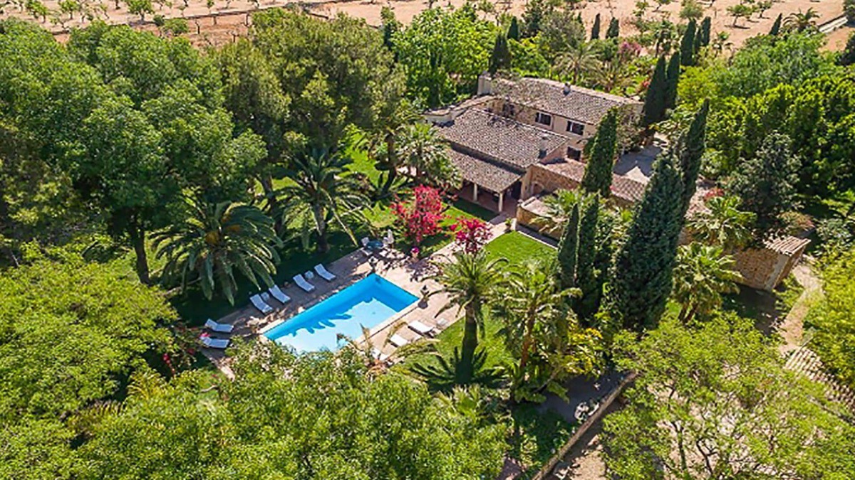 Consell Villa | My Rental Homes - Villa Peacock with large garden, private pool and Barbeque