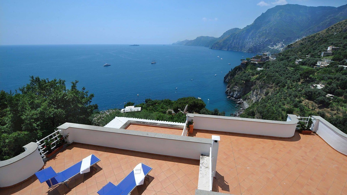 Laurito Villa | My Rental Homes - Villa Valeria with direct access to the beach of Laurito