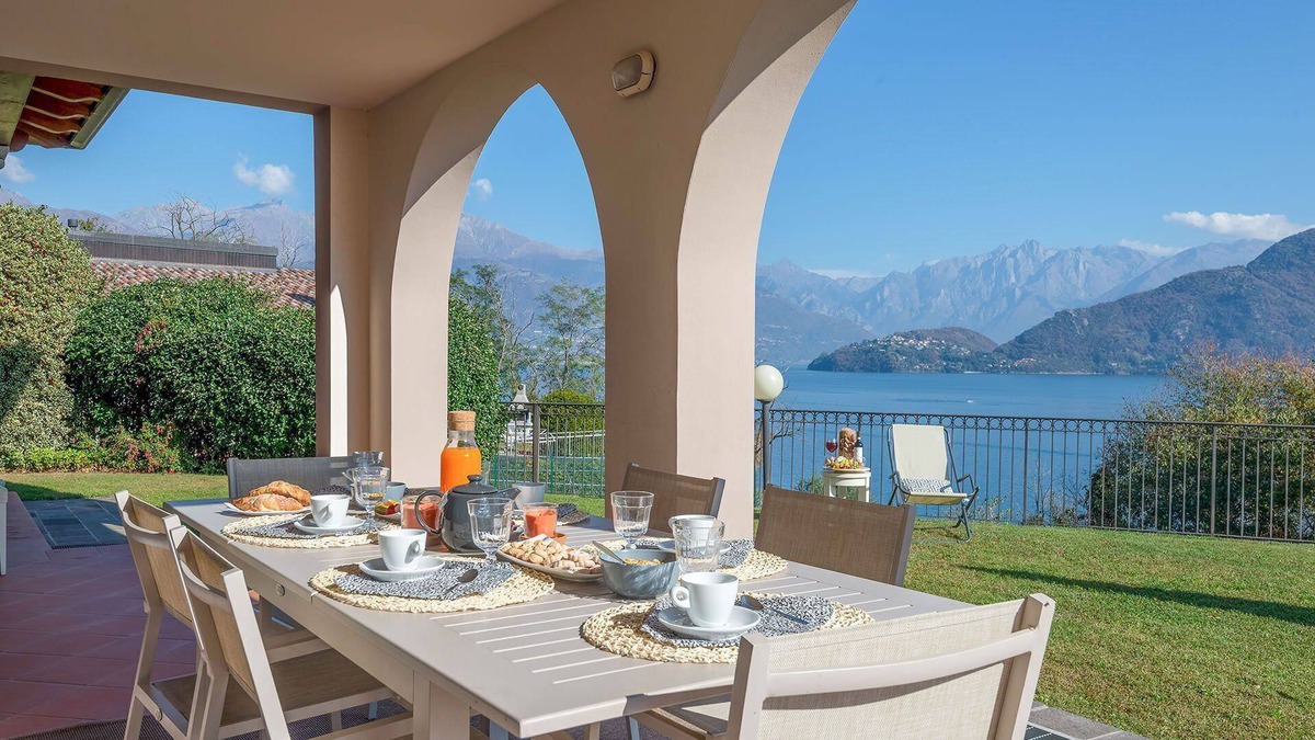 Vignola Villa | My Rental Homes - Villa Cremia with infrared sauna, Jacuzzi and lake view
