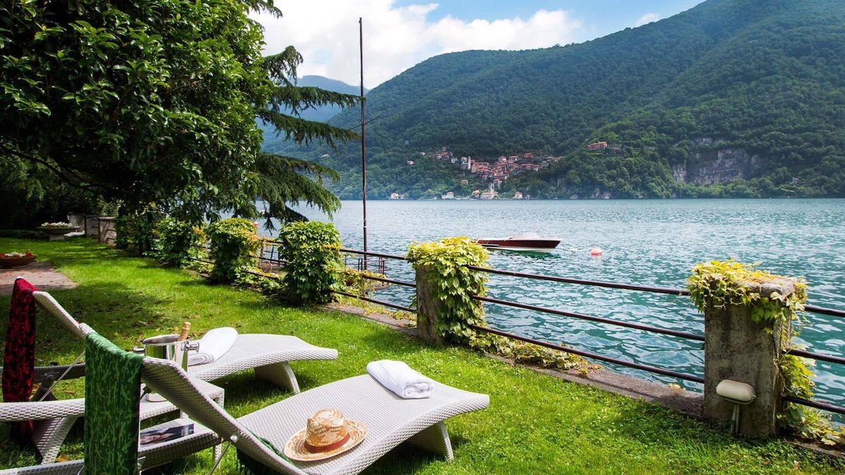 Laglio Villa | My Rental Homes - Villa Traversi with pool, jacuzzi, garden and view of the Lake