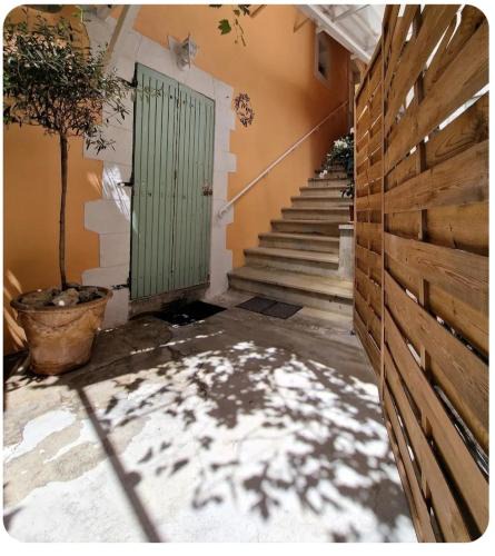 Allegre Les Fumades Apartment | Mya casa