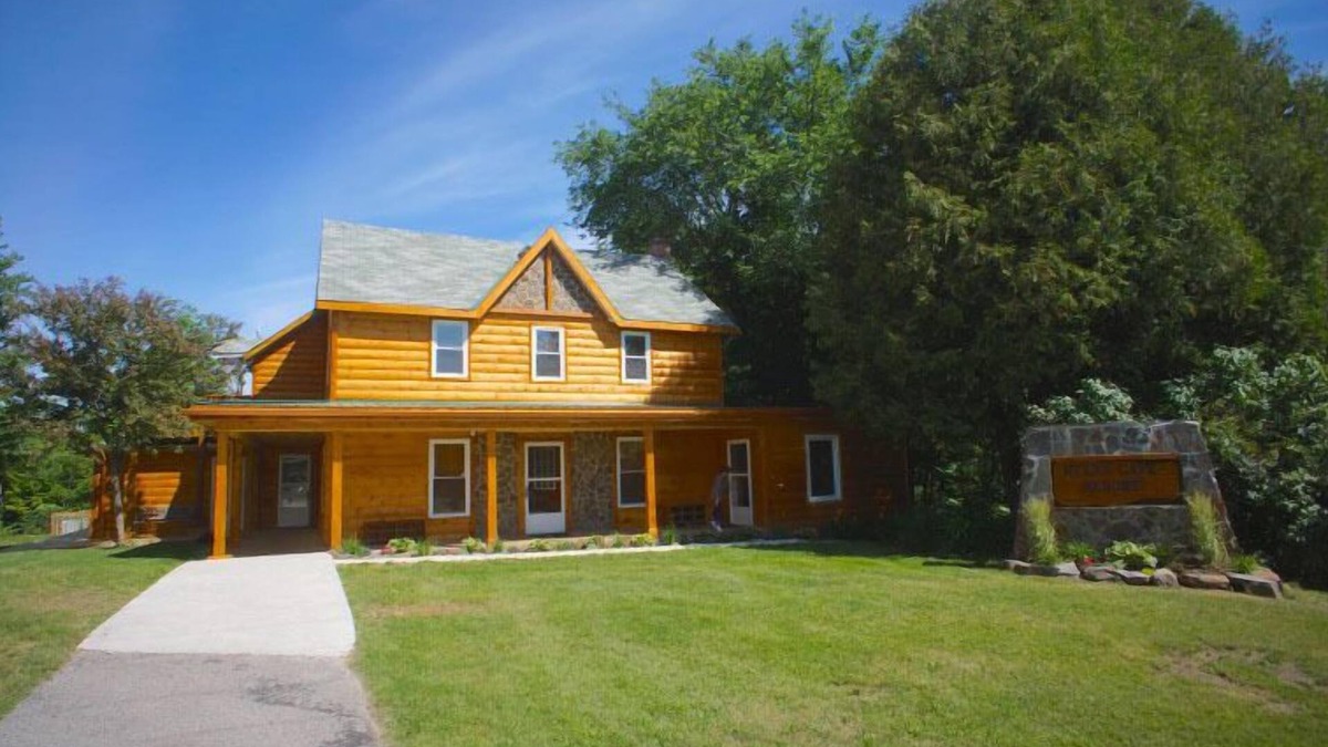North Frontenac Cottage | Myers Cave Resort