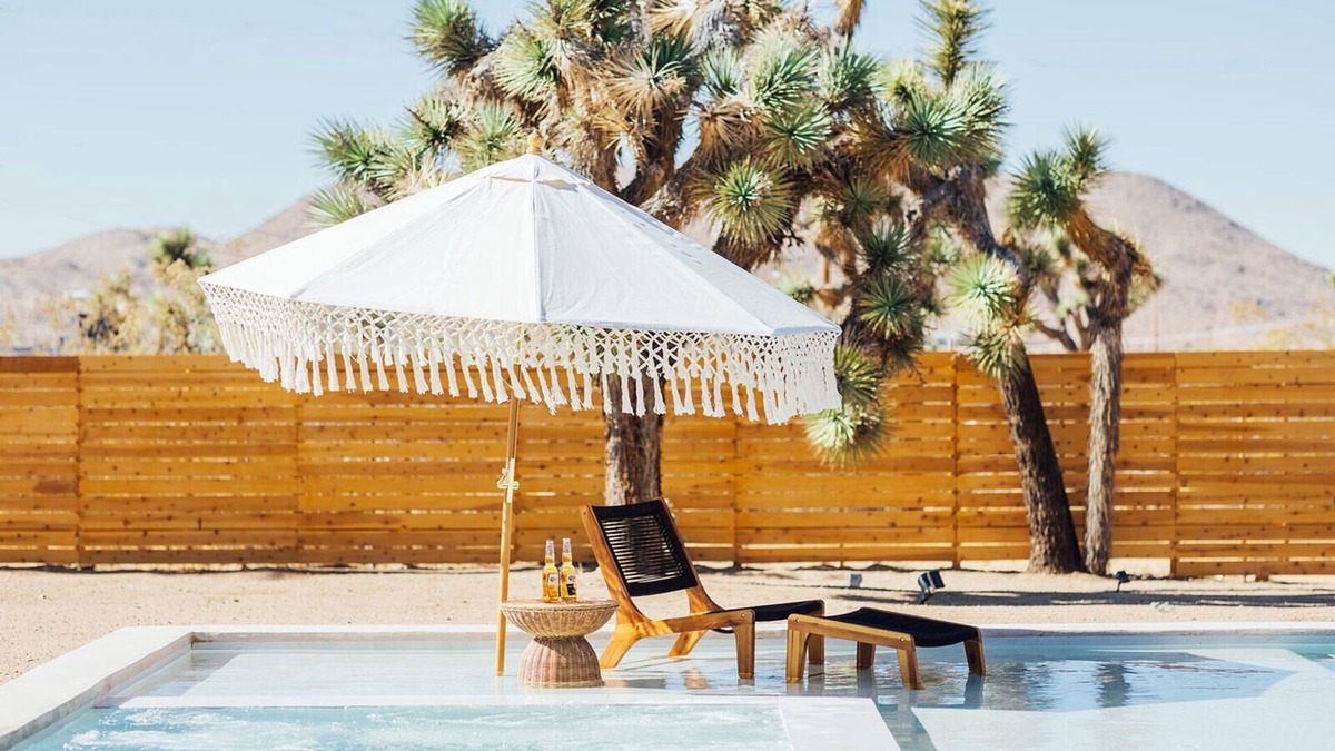 Yucca Valley House | Mykonos style spacious 5-bedroom house with backyard oasis