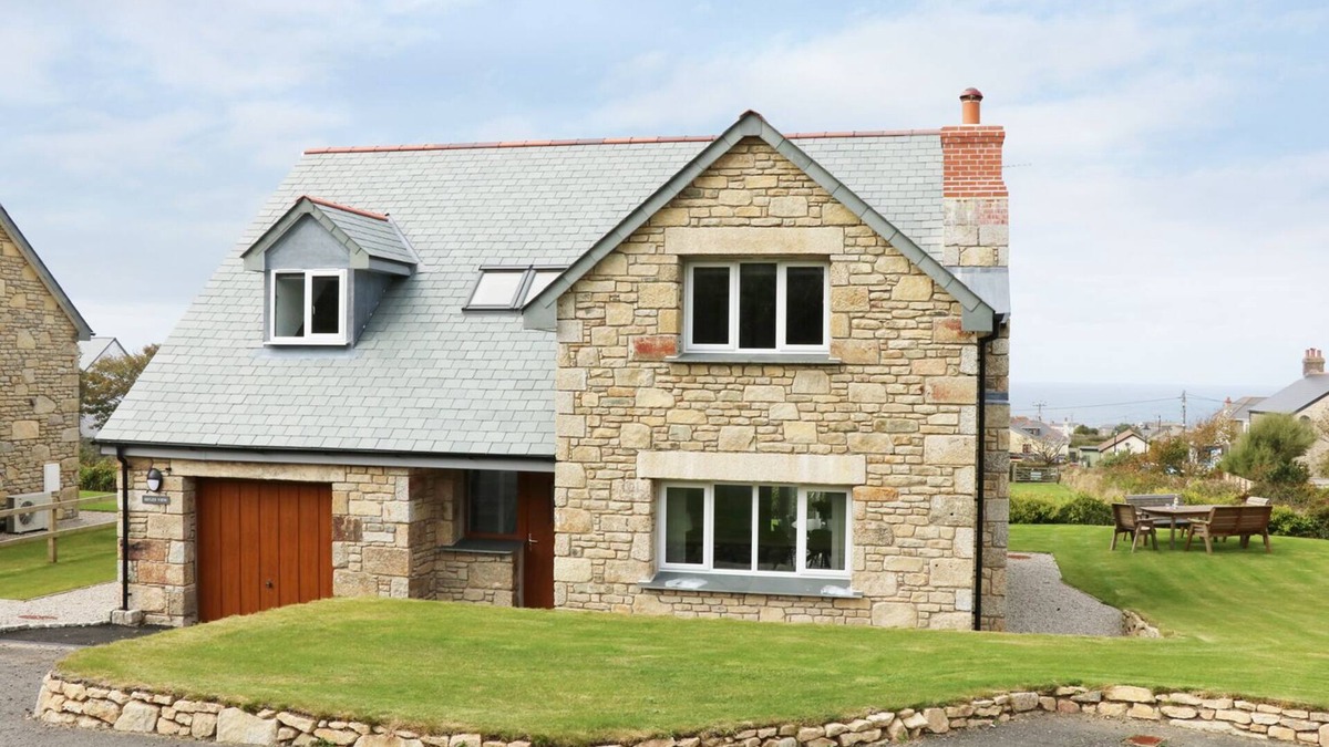 Pendeen House | MYLES VIEW, pet friendly, country holiday cottage in Pendeen