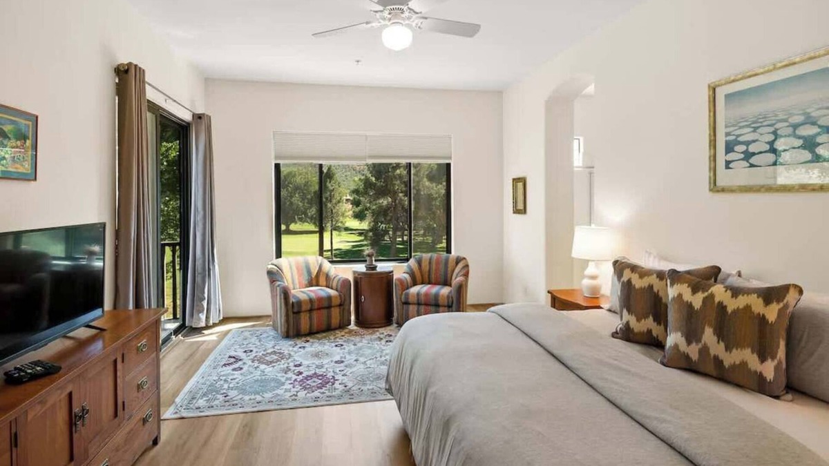Oak Creek House | Myrinn – Golf Community! Oasis Getaway for Family with Tennis Court, Hot tub & P