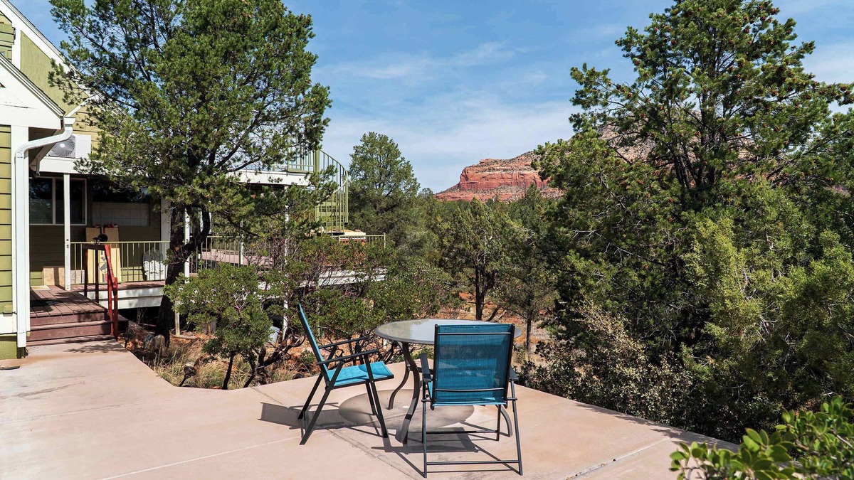 West Sedona Apartment | Myrinn – Hilltop Retreat w/Red Rock Views & Deck