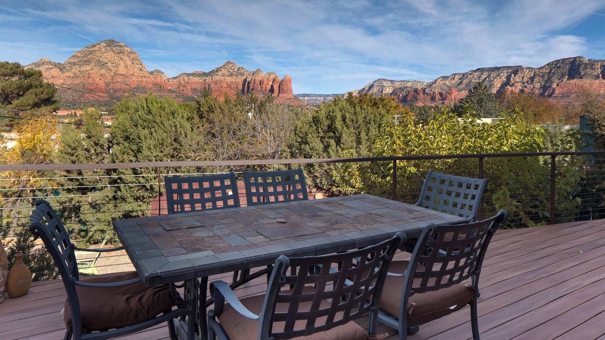 West Sedona House | Myrinn – Red Rock Views Near Trails & Dining