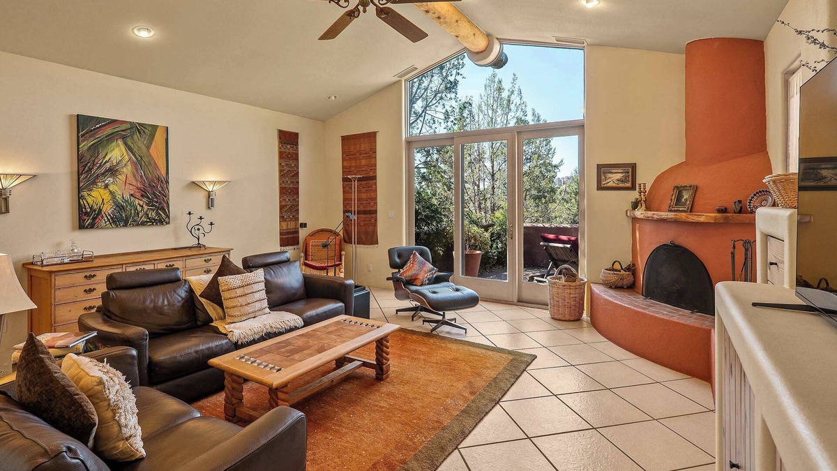 West Sedona House | Myrinn – Stargazing Retreat w/Hot Tub & Views
