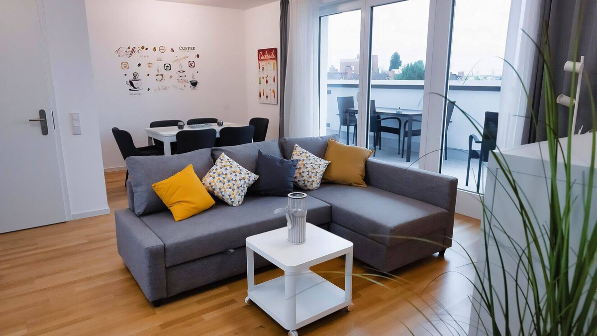 Offenbach am Main Apartment | Myskyline - for 6 persons, roof terrace, balcony, garage, bed linen incl.