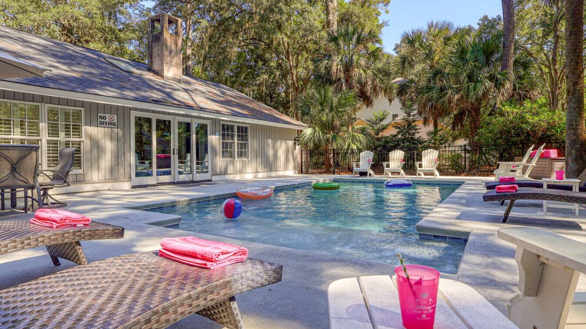 Shipyard Plantation Apartment | MyStay at 7 Salem | Shipyard Retreat w/Private Pool + Pirate-Themed Bunk Room