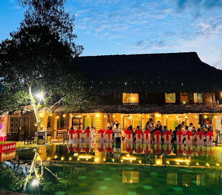 Luong Son Ski Chalet | Nả Yên Retreat Lương Sơn Hòa Bình - Nhà sàn to