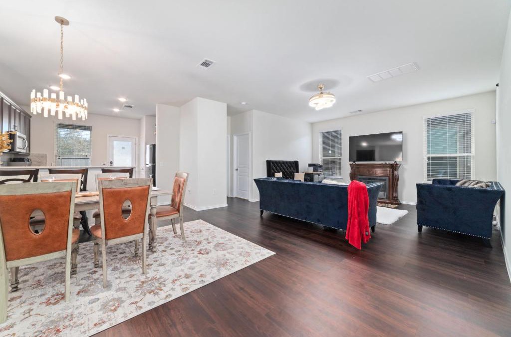 Houston House | N-E-G House - near DAVID WAYNE HOOKS Airport