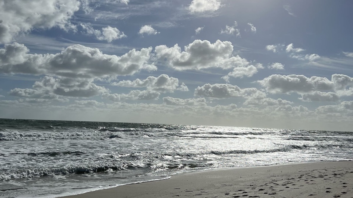 Fort Pierce Shores Condo | N Hutchinson Island 2BR Private Beach Apt- Nicely Decorated, Lots of Amenities!