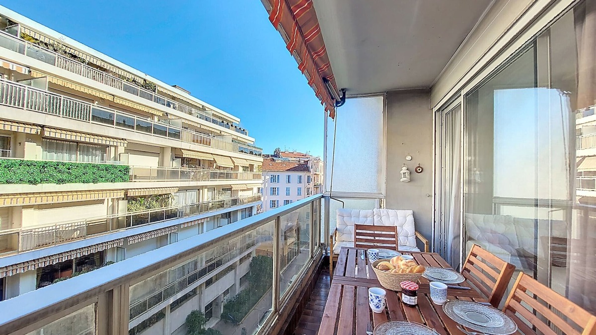 Musicians Quarter Apartment | N&J - CLEA - Terrace - Central
