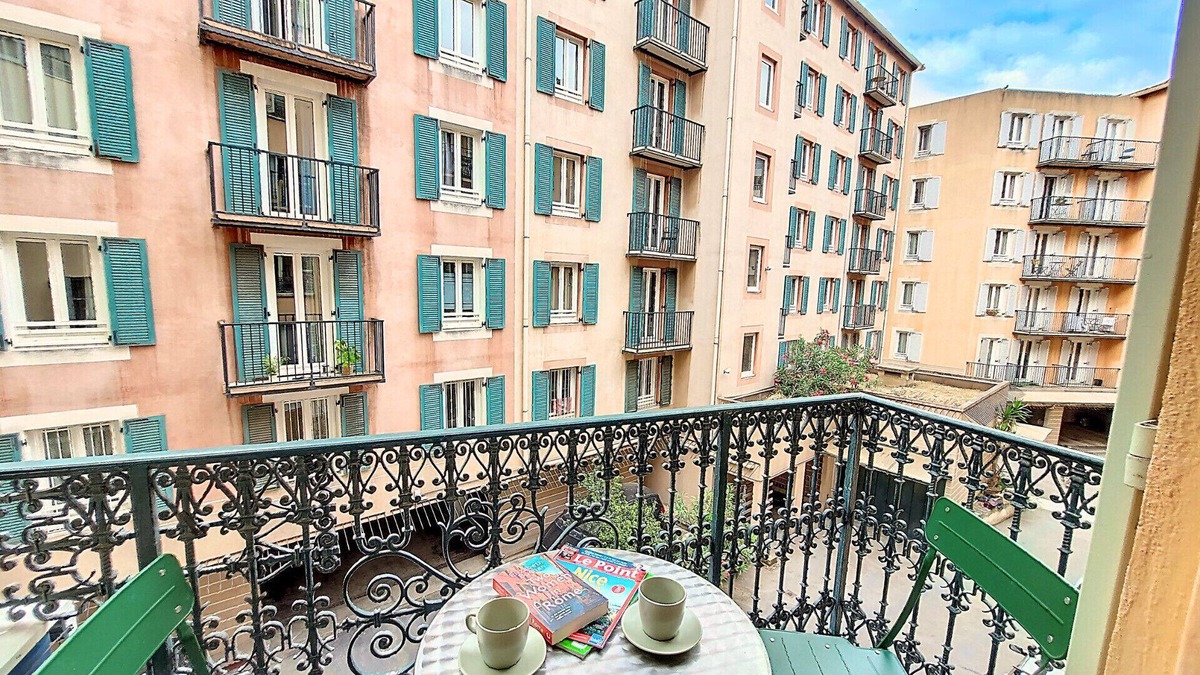 Quartier du Port Apartment | N&J - PLACE DU PIN - Port - Close Old Town