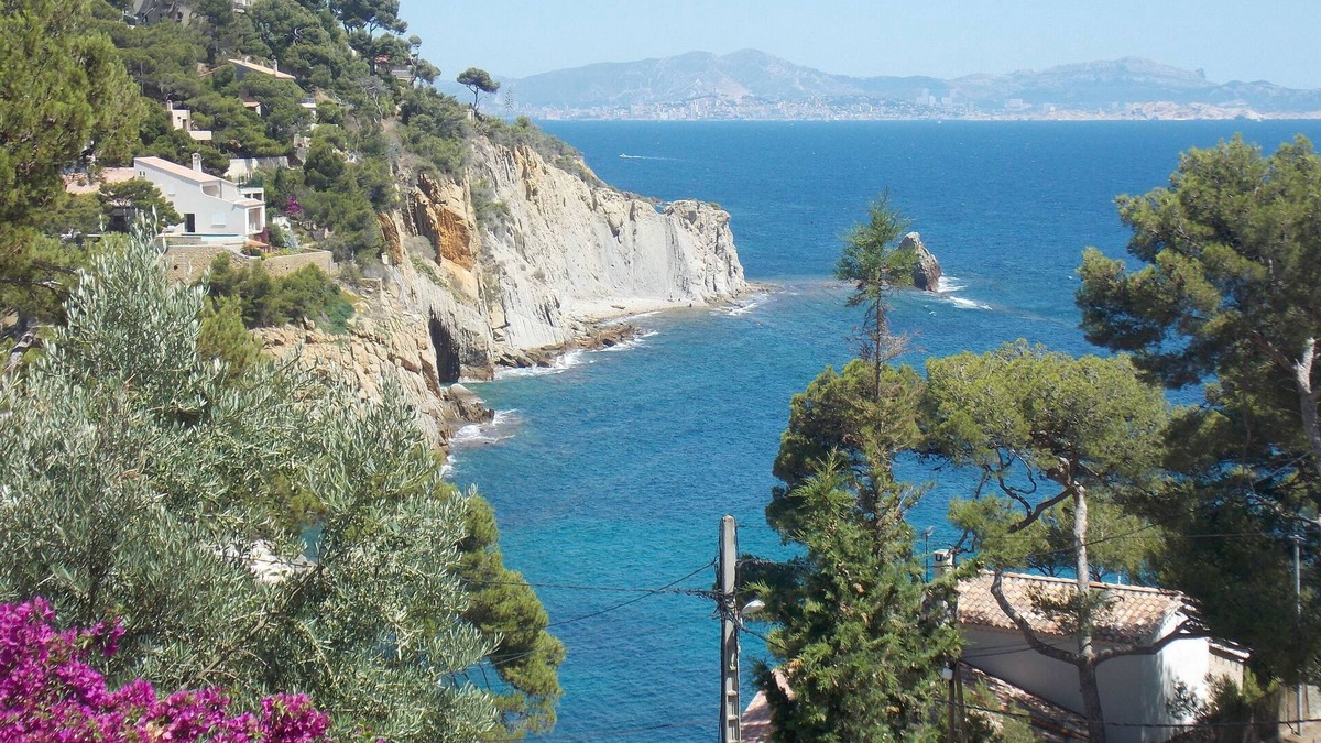 Niolon House | n2 803/5 000n'Renovated Gîte Calanques La Vesse' with mountain view, Wi-Fi and air conditioning