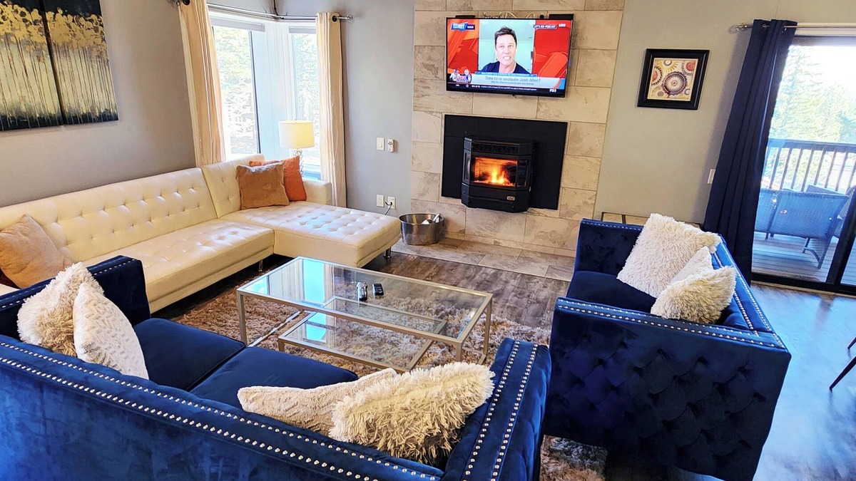 Mammoth Lakes Condo | n200 Steps to Village & Gondola /Sleeps 12