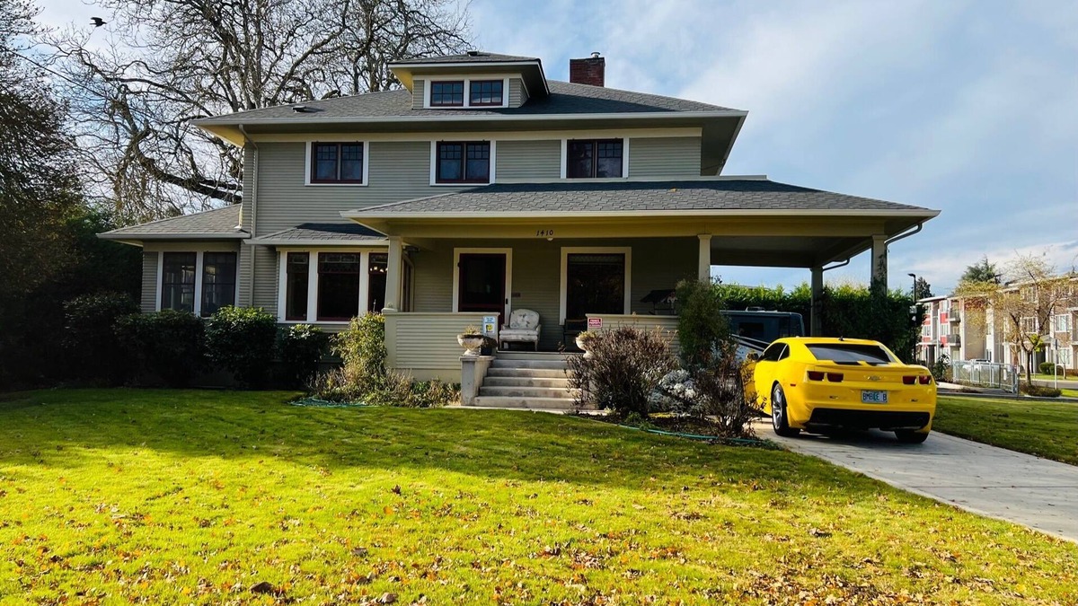 Central Oregon Other | n5 Bedroom Historic Home w/Gated Parking