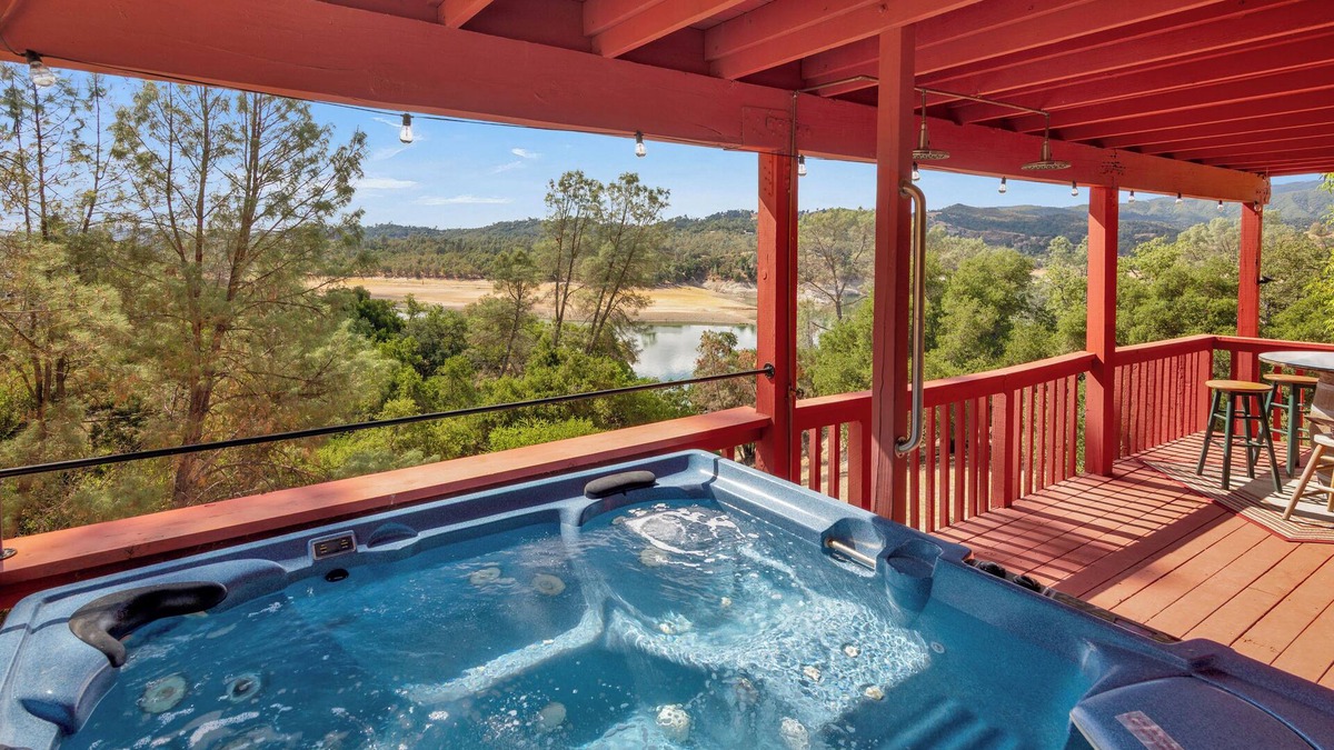 Oak Shores House | Naci Lakeview Retreat - Spa and Game Room!