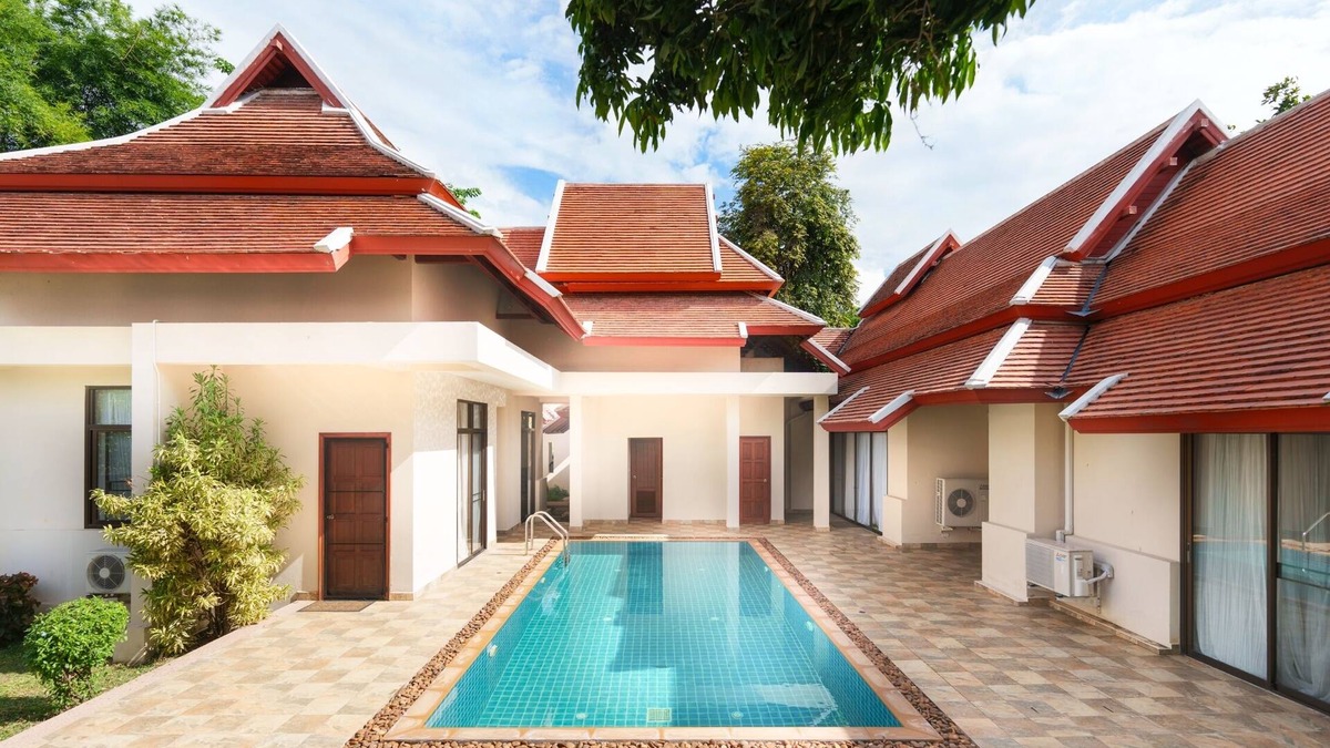 Chiang Mai Villa | Nadoo Thai Lanna-style luxurious private pool villa.five bedrooms.