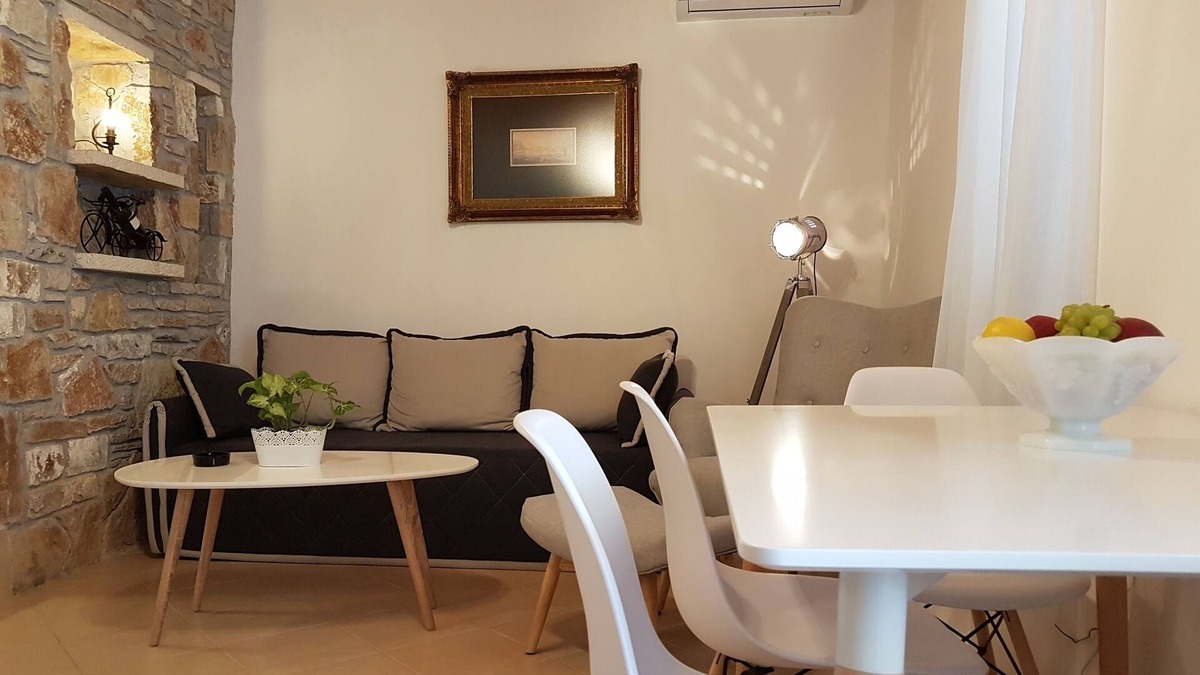Nafplion City Centre House | Nafplio Cosy Mountain Cottage