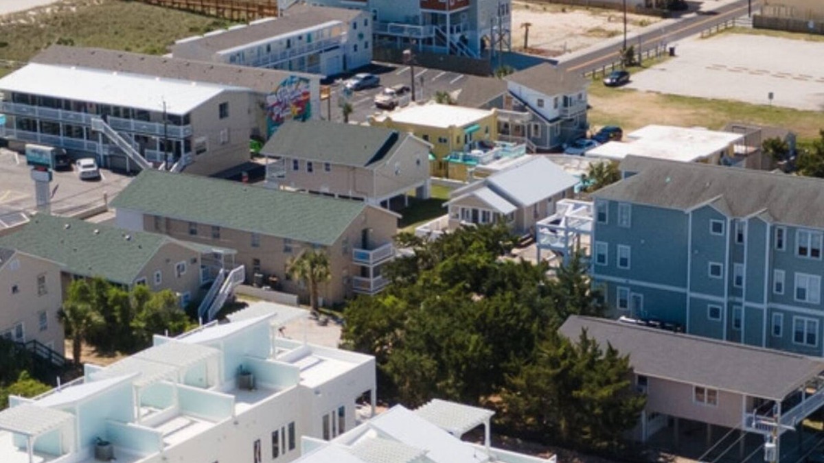 North Carolina Coast House | Nalu Townhomes vacation steps from the beach with rooftop patio!