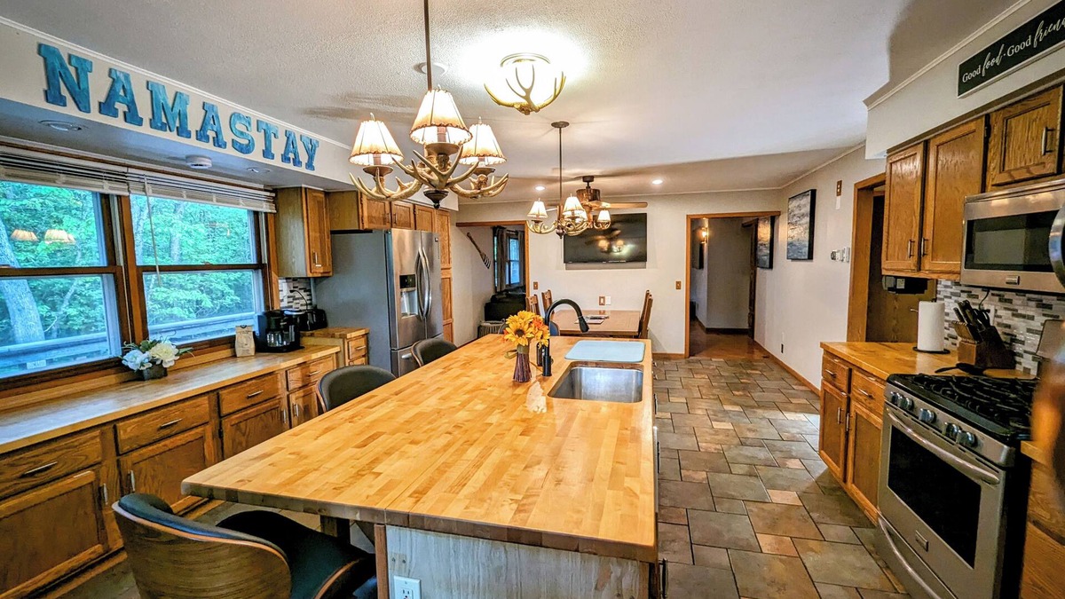 Wautoma House | NamaStay! Peaceful Lake House w/5 bedrooms, large yard, WiFi & Large kitchen