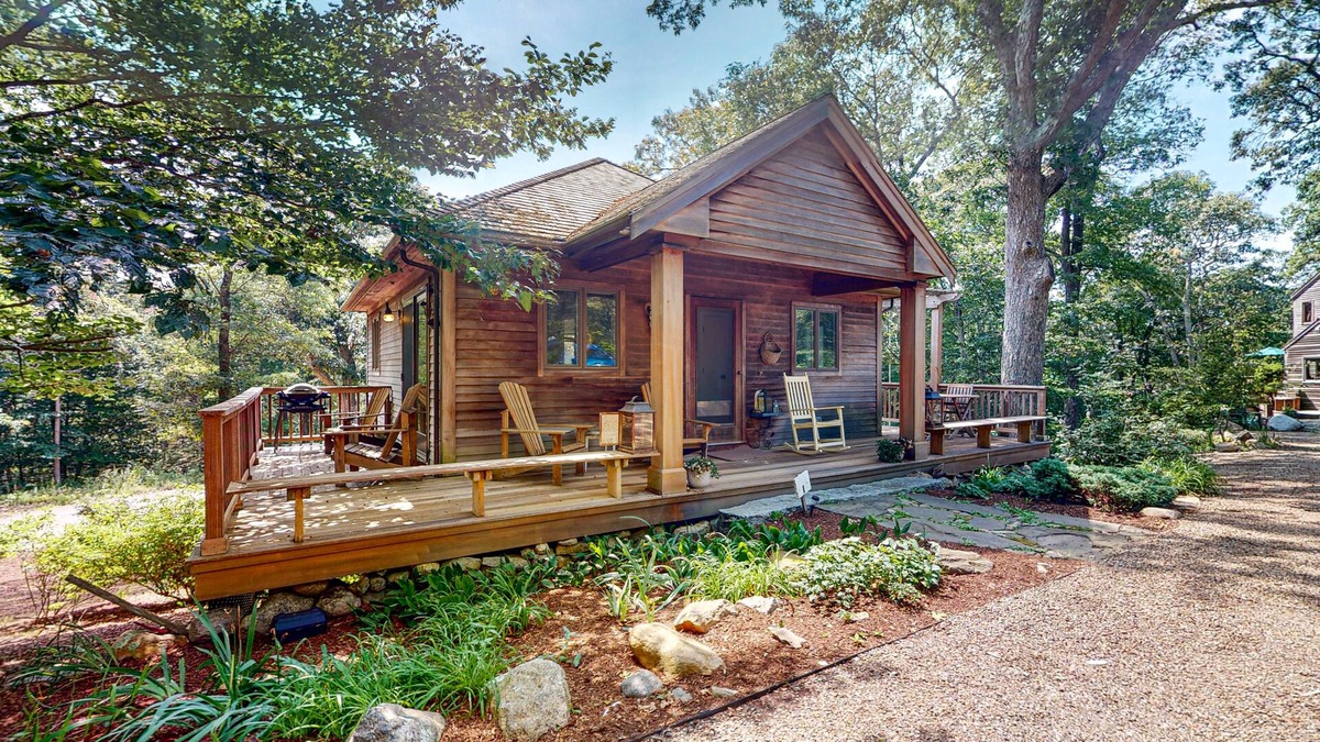 West Tisbury House | Nana's Backyard Treehouse with deck, electric/gas grills, kitchenette
