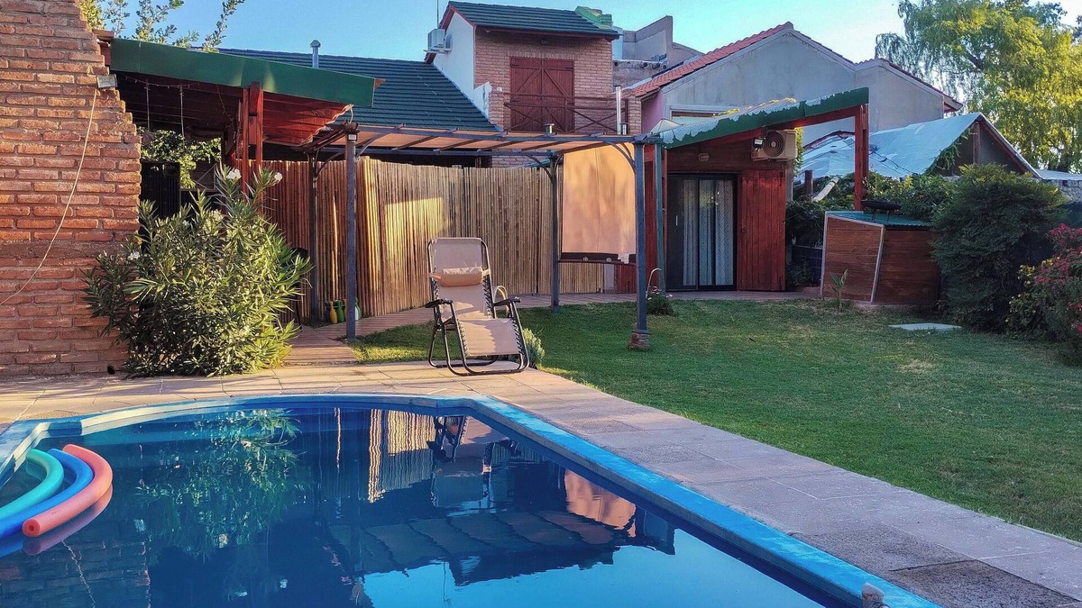 Juana Koslay Apartment | Nancy and Carlos's house, view of the mountains, swimming pool and barbecue area.