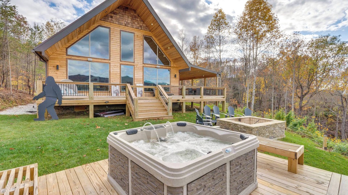 Andrews Cabin | Nantahala Forest Cabin w/Fire Pits & Hot Tub!