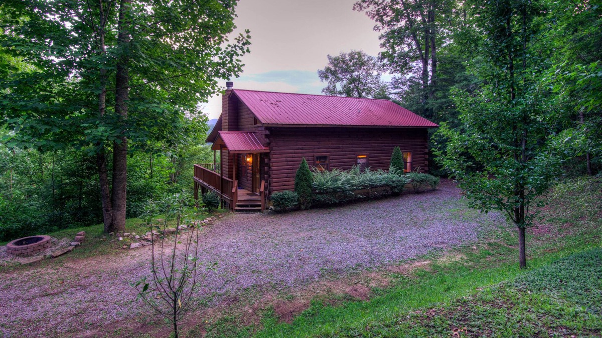 Nantahala Cabin | Nantahala Mountain Views, 20% discount on 7 nights b/t 10/31-11/22.