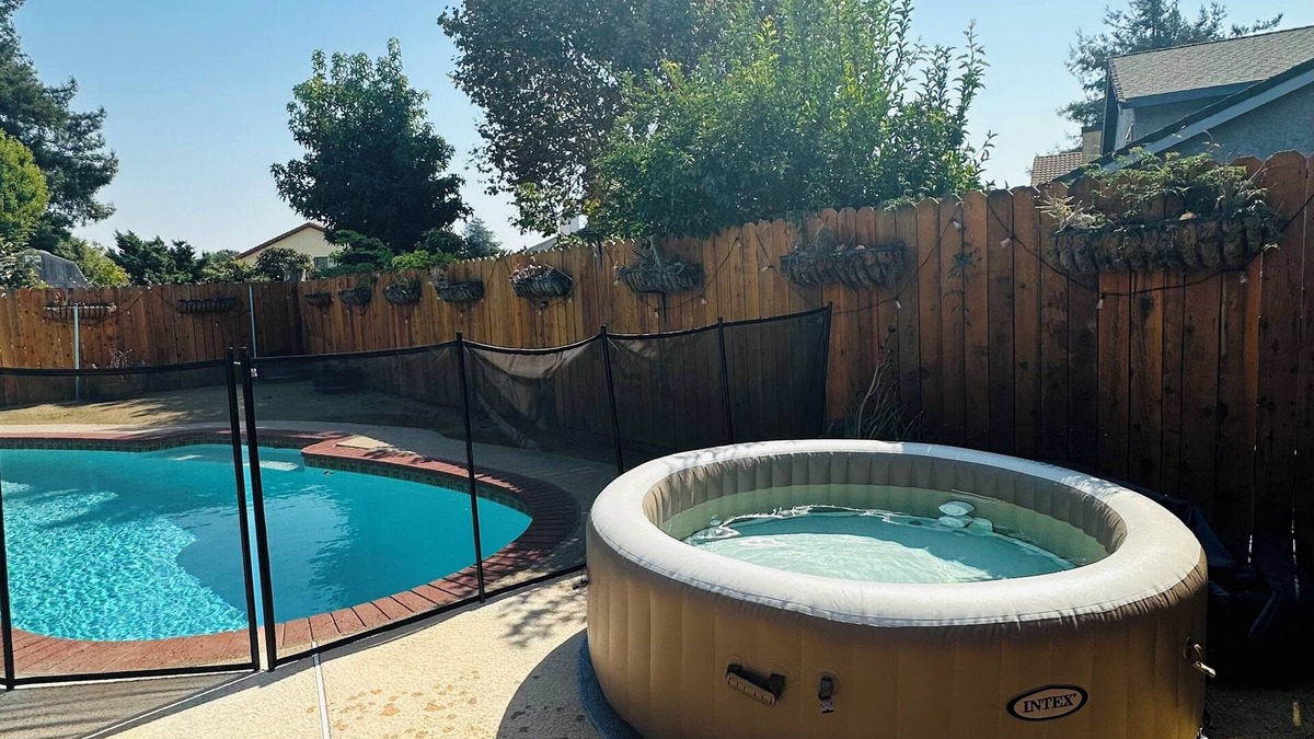 American Canyon House | Napa Valley home with a HOT TUB & POOL! Sleeps 12! Pets welcome!