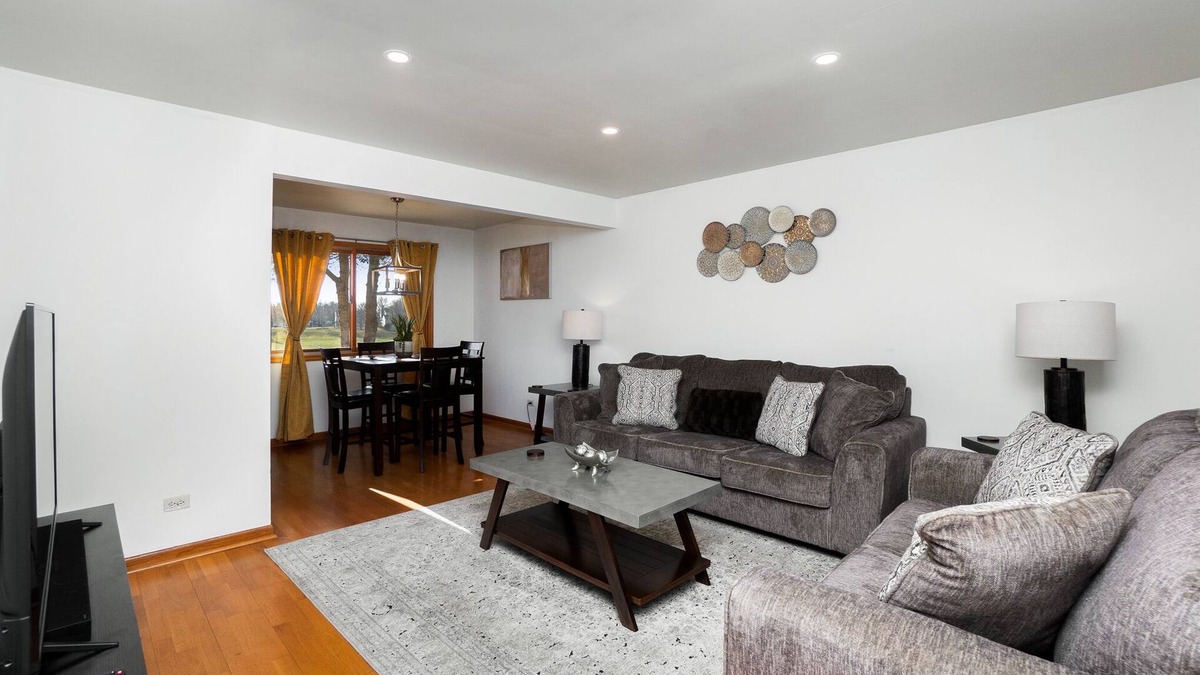 Fox Valley House | Naperville FHS Rental - Knoll Dr