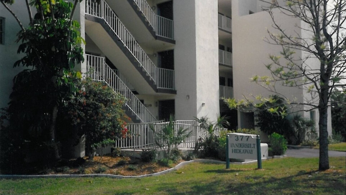 Vanderbilt Beach Apartment | Naples Bay View condo - Block from Gulf Beach
