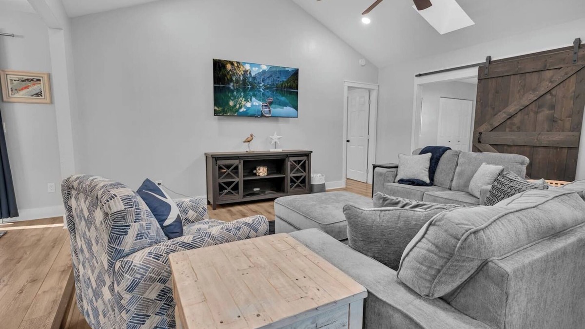 Willoughby Acres House | Naples Beautiful 4 BR Home w/Screened Lanai - Near Beaches, Clean & Comfortable